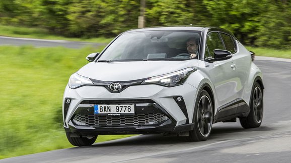 TEST Toyota C-HR GR Sport 2.0 Hybrid – Když vás na sport baví hlavně koukat