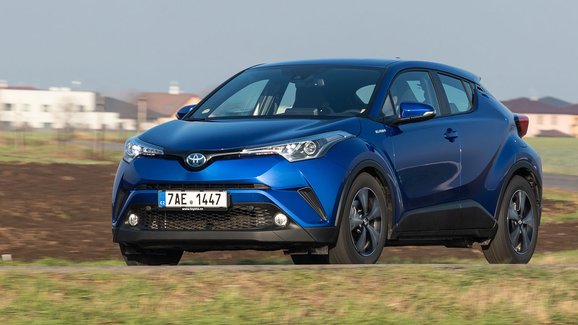 TEST Toyota C-HR 1.8 Hybrid (90 kW) – Stylově, hybridně a za slušnou cenu