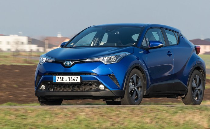 TEST Toyota C-HR 1.8 Hybrid (90 kW) – Stylově, hybridně a za slušnou cenu