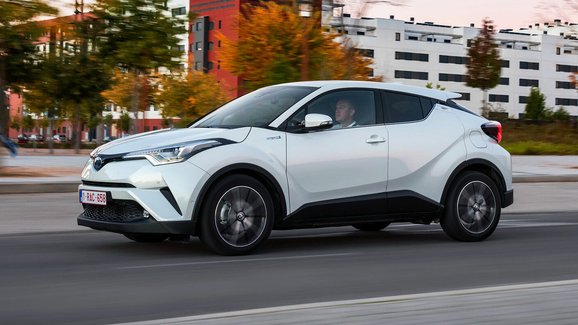 Ojetá Toyota C-HR: Pod punkovým zevnějškem je to pořád obyčejná Toyota. A to je dobře.