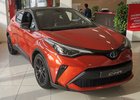 Omlazená Toyota C-HR v Česku: Potěší novinkami pod kapotou i v interiéru 