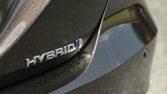 Prodej hybridů se za osm měsíců zvýšil o 114 procent na 15.052 aut