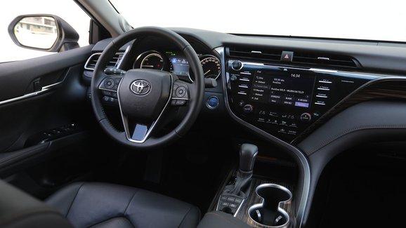 Toyota Camry 2.5 Hybrid 