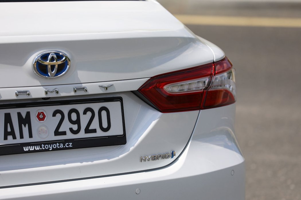 Toyota Camry 2.5 Hybrid 