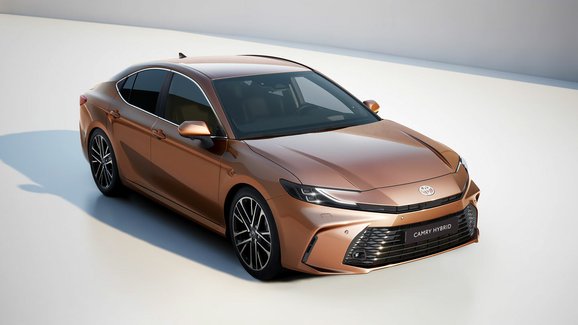 Nová Toyota Camry se brzy objeví v Česku. Už se ví, jakou techniku očekávat