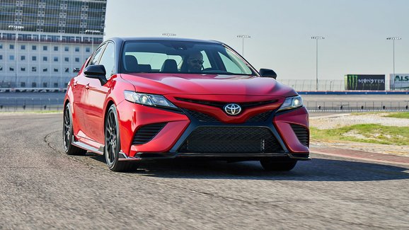 Nová ostrá Toyota GR by mohla být sedan, spekuluje se o GR Camry