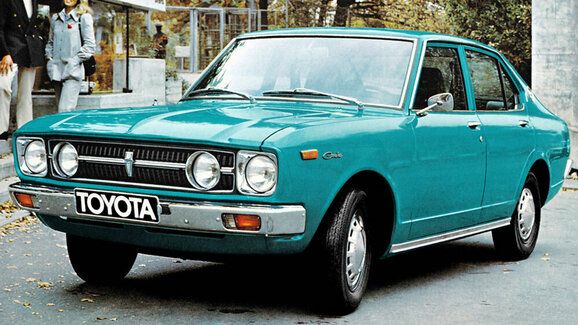 Toyota Carina (1970–1977): Rodinné sedany a kombi se stejným podvozkem jako kupé Celica