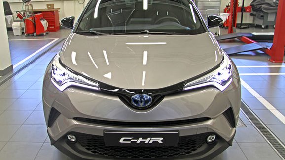 Toyota C-HR odhalila kompletní ceník. Levná není!