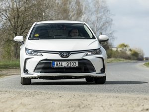 Obecná AI poprvé odřídila skutečné auto do cíle. Corolla ale jela rychlostí chůze