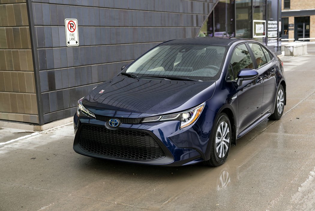 Toyota Corolla LE Hybrid Sedan