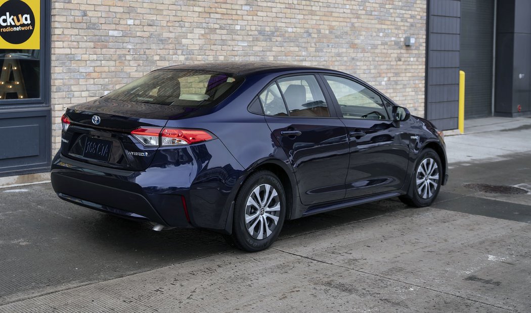 Toyota Corolla LE Hybrid Sedan