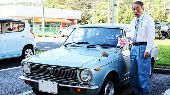 Tahle Corolla sloužila 53 let jedinému majiteli. Teď putuje do muzea Toyoty