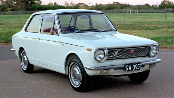 Toyota Corolla (1966–1970): První generace světového bestselleru