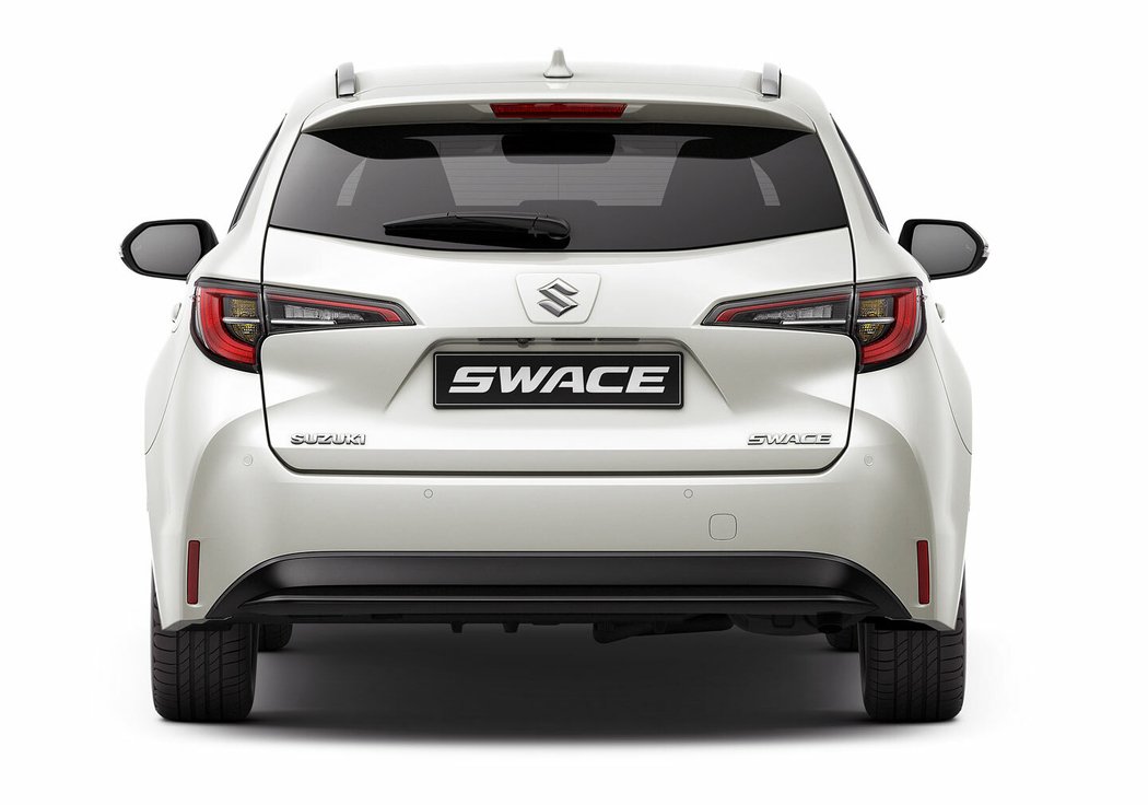 Naklonovanou Corollu Kombi si lze od roku 2021 pořídit i u dealerů Suzuki. Jmenuje se Swace, má nějaké výbavové odlišnosti a je k mání výhradně s motorizací 1.8 Hybrid (i zde po faceliftu posílenou).