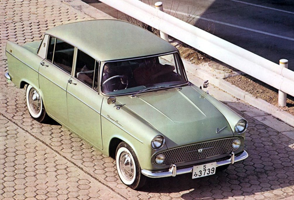 Širokou přední maskou připomínala Corona z roku 1960 Ford Thunderbird z roku 1955 a proti svému předchůdci měla větší okna a ostřejší tvary.