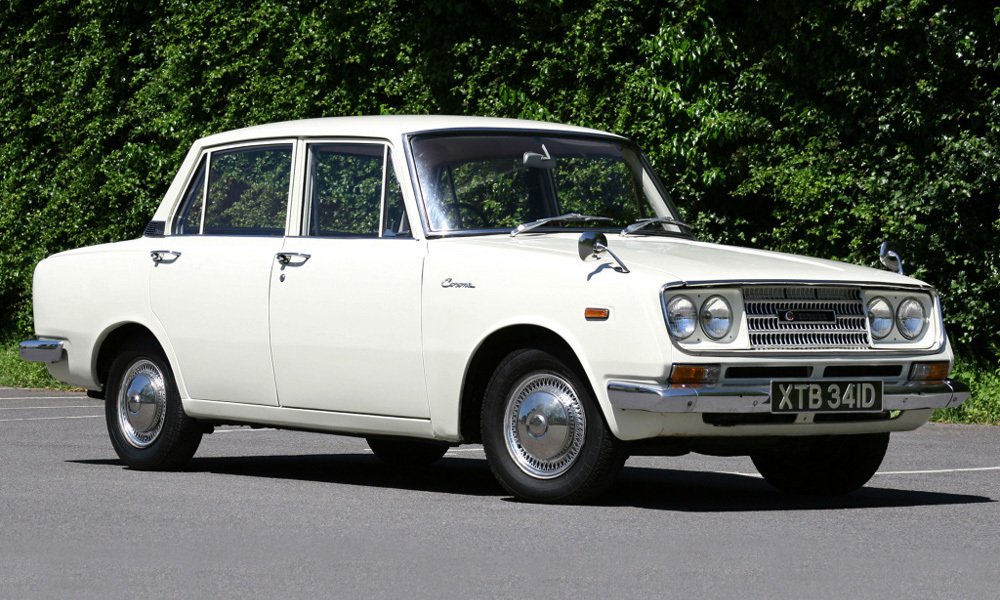 Corony exportované do Velké Británie od roku 1965 měly stejně jako v Japonsku prodávané vozy volant na pravé straně.