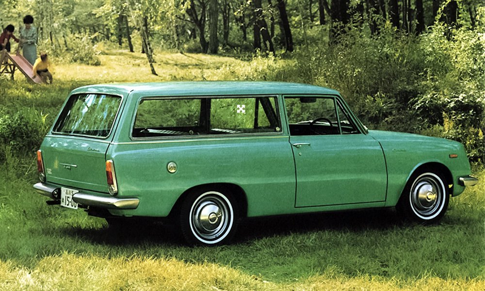 Třídveřové kombi Corona Van mělo mimořádně dlouhá boční okna.