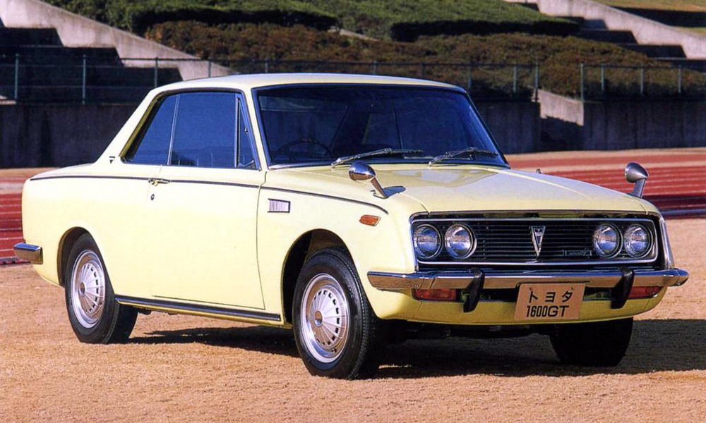 Corona Hardtop Coupé s 1,6litrovým motorem DOHC dostalo název Toyota 1600GT a bylo dostupnější verzí výkonnějšího 2000GT.