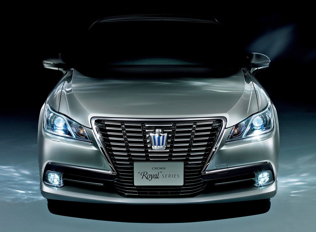 Toyota Crown Hybrid Royal Saloon (2013)