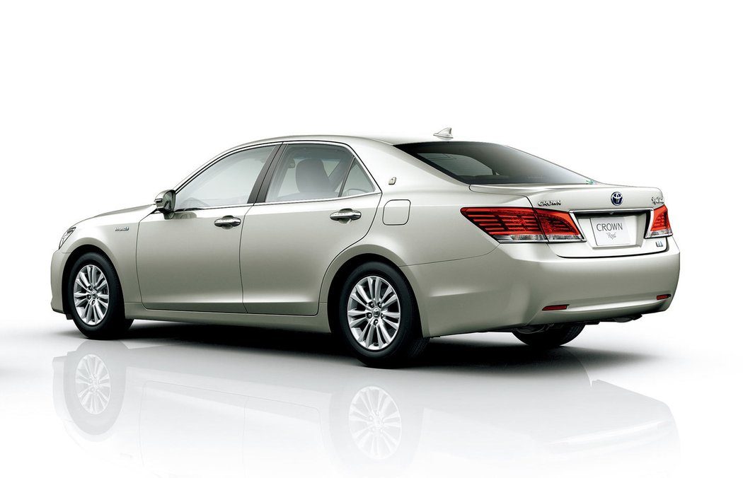 Toyota Crown Hybrid Royal Saloon (2013)