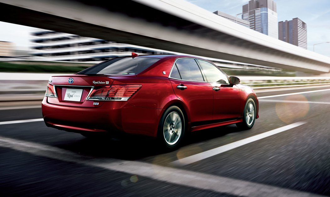 Toyota Crown Royal Saloon G Hybrid (2013)