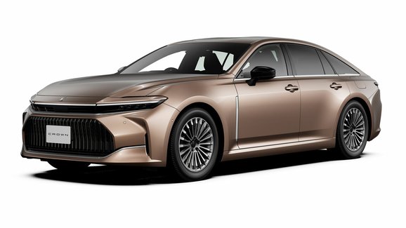 Nová Toyota Crown připomíná vodíkovou mirai, jezdí však i na benzín
