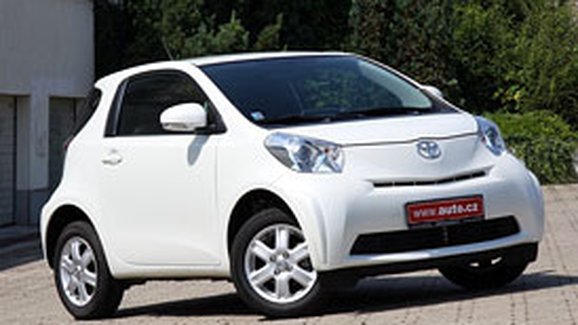 TEST Toyota iQ 1,0 (50 kW) – Má pod čepicí