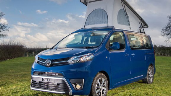 I Toyota Proace se umí proměnit v útulný obytný automobil