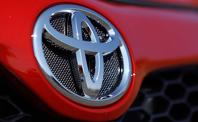 Toyota je stále největším světovým prodejcem aut, druhý je Volkswagen