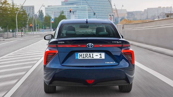 Toyota se vodíku nevzdá. Příští rok představí druhou generaci modelu Mirai