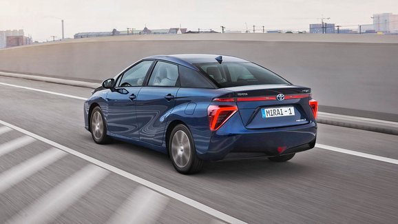 Toyota věří vodíku. Auta s&nbsp;palivovými články se prý do 10 let cenově vyrovnají hybridům