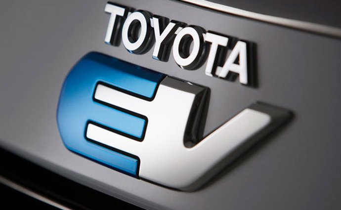 Toyota opakuje: Budoucnost automobilů je v palivových článcích