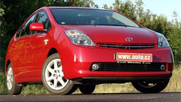 Auto Bild TÜV Report 2011 (vozy stáří 2-3 roky): Vítězí Toyota Prius