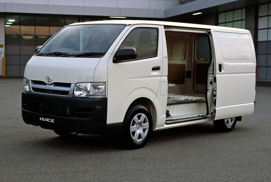 Toyota Hiace LWB Van (2004–2010)