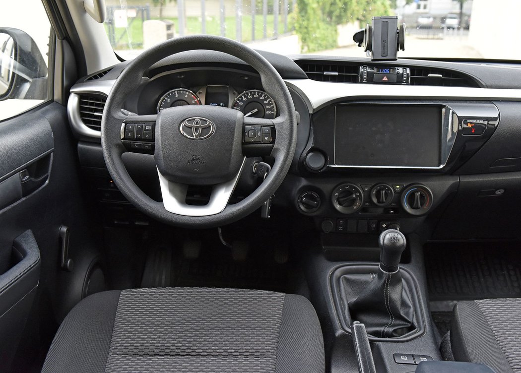 Toyota Hilux 2.4 D-4D pro Armádu České republiky