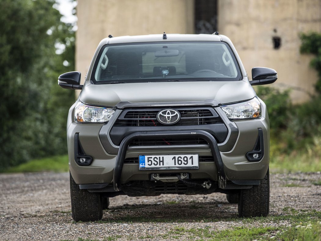 Toyota Hilux 2.4 D-4D pro Armádu České republiky