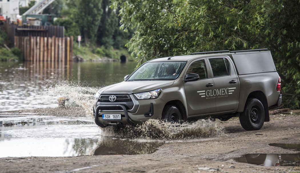 Toyota Hilux 2.4 D-4D pro Armádu České republiky