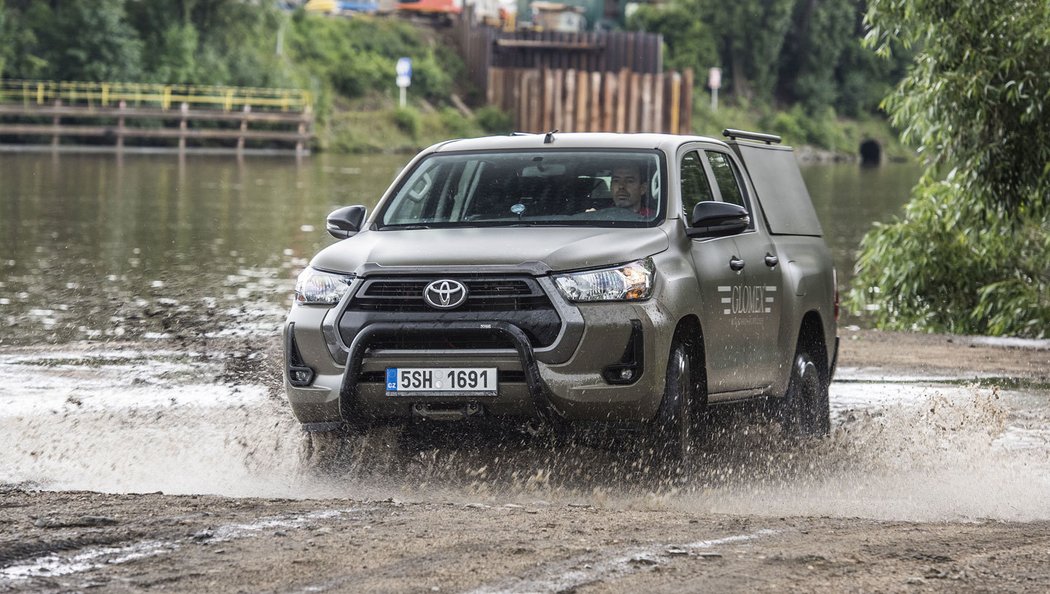 Toyota Hilux 2.4 D-4D pro Armádu České republiky