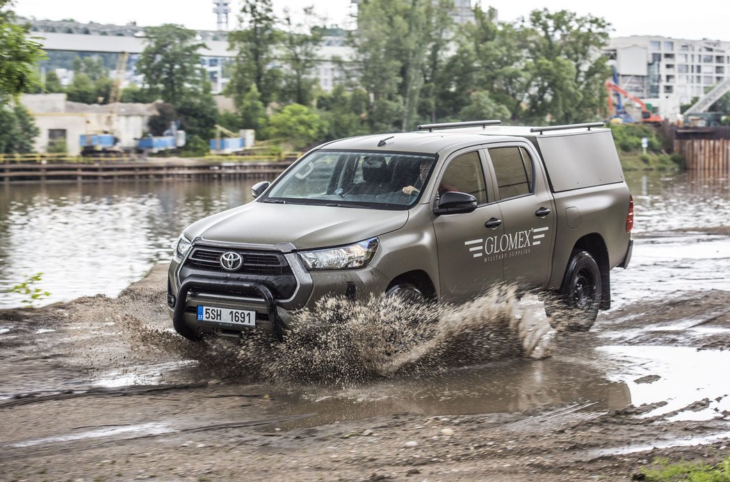 Toyota Hilux 2.4 D-4D pro Armádu České republiky