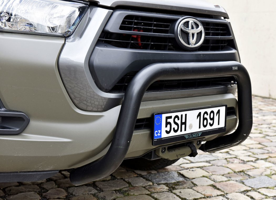 Toyota Hilux 2.4 D-4D pro Armádu České republiky