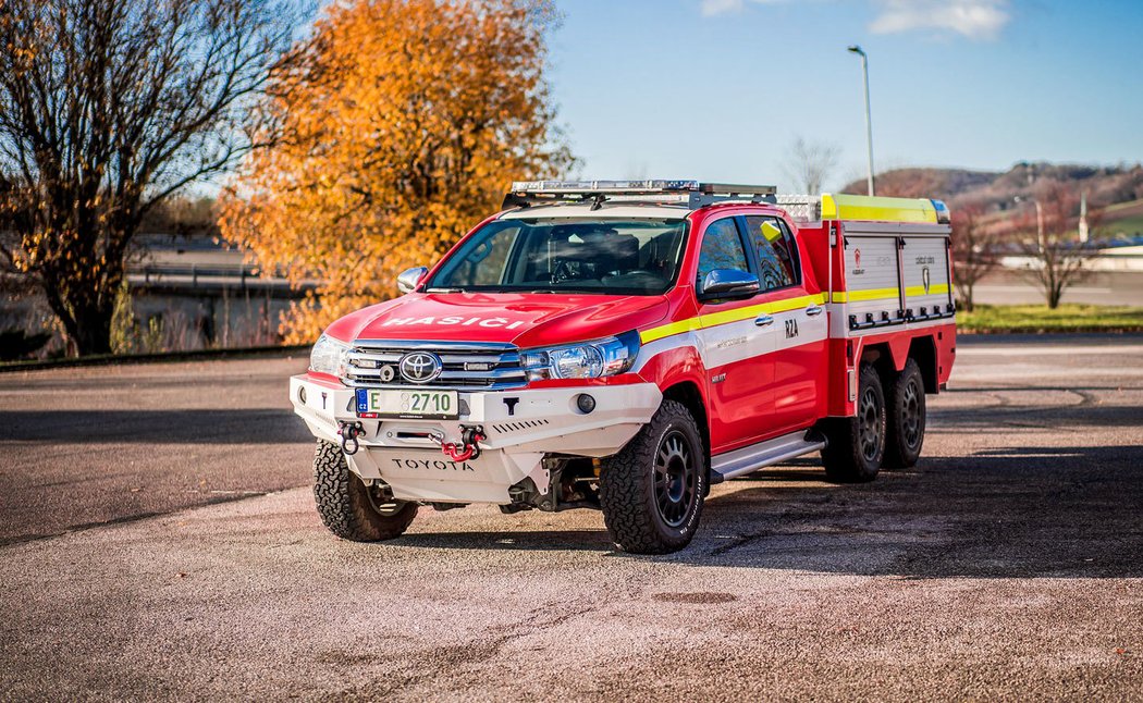 Toyota Hilux 6x6