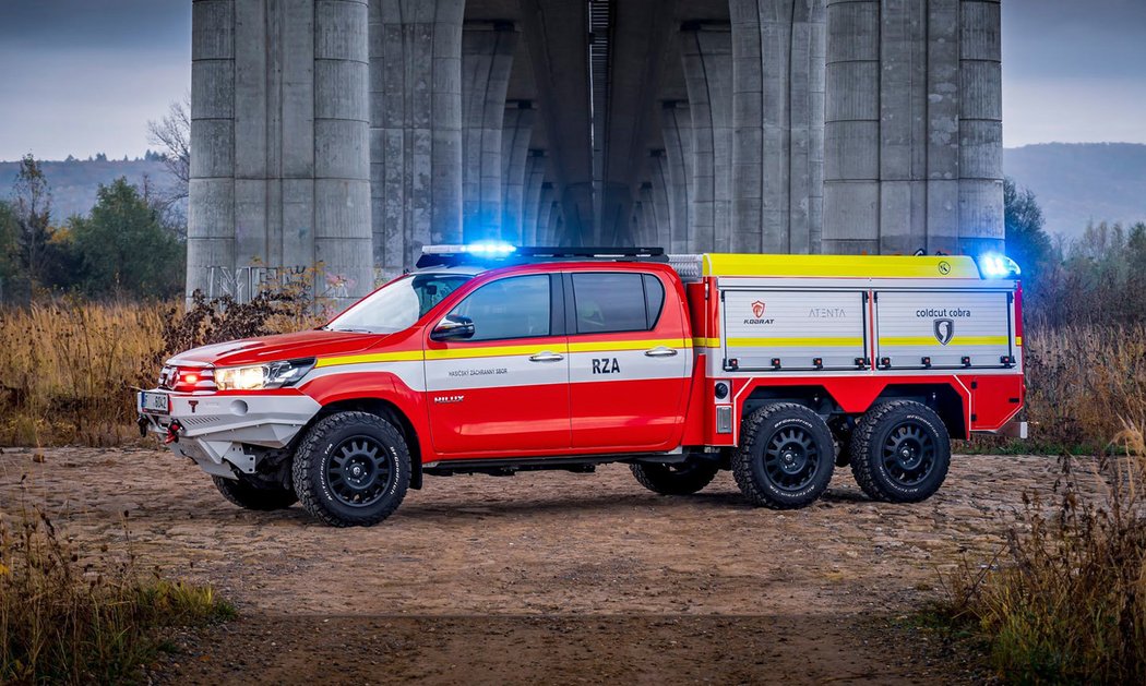 Toyota Hilux 6x6