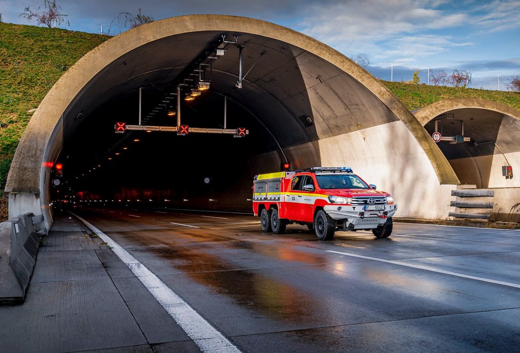 Toyota Hilux 6x6