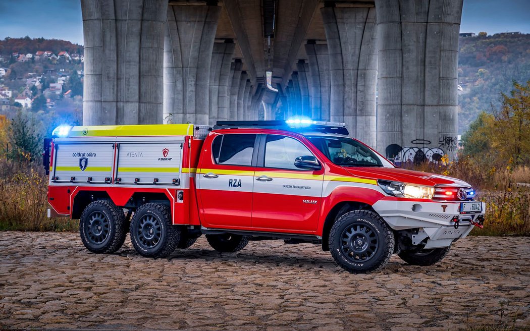 Toyota Hilux 6x6