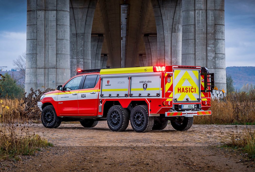 Toyota Hilux 6x6