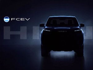 Na trh míří další vodíkový vůz. Toyota nacpala palivové články do Hiluxu