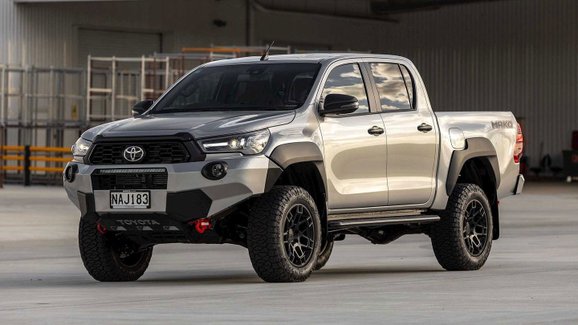 I Toyota má svůj Raptor, Hilux Mako se chce postavil Rangeru