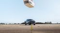 Toyota shodila 760kilový karavan z devíti metrů na elektrický Hilux Toyota shodila 760kilový karavan z devíti metrů na elektrický Hilux