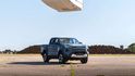 Toyota shodila 760kilový karavan z devíti metrů na elektrický Hilux Toyota shodila 760kilový karavan z devíti metrů na elektrický Hilux