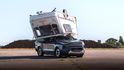 Toyota shodila 760kilový karavan z devíti metrů na elektrický Hilux Toyota shodila 760kilový karavan z devíti metrů na elektrický Hilux